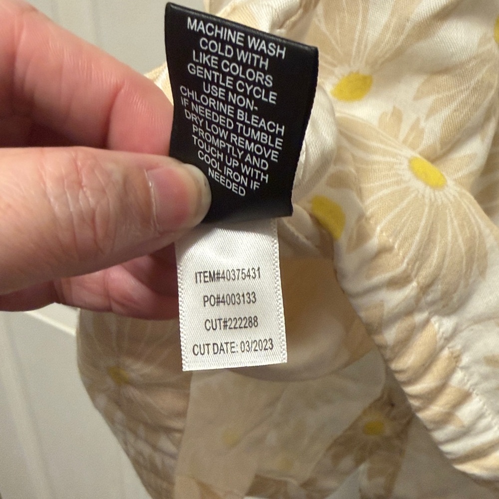 torrid White & Yellow Daisy Ruffle-Strap Button Front Tank - Picture 5 of 6